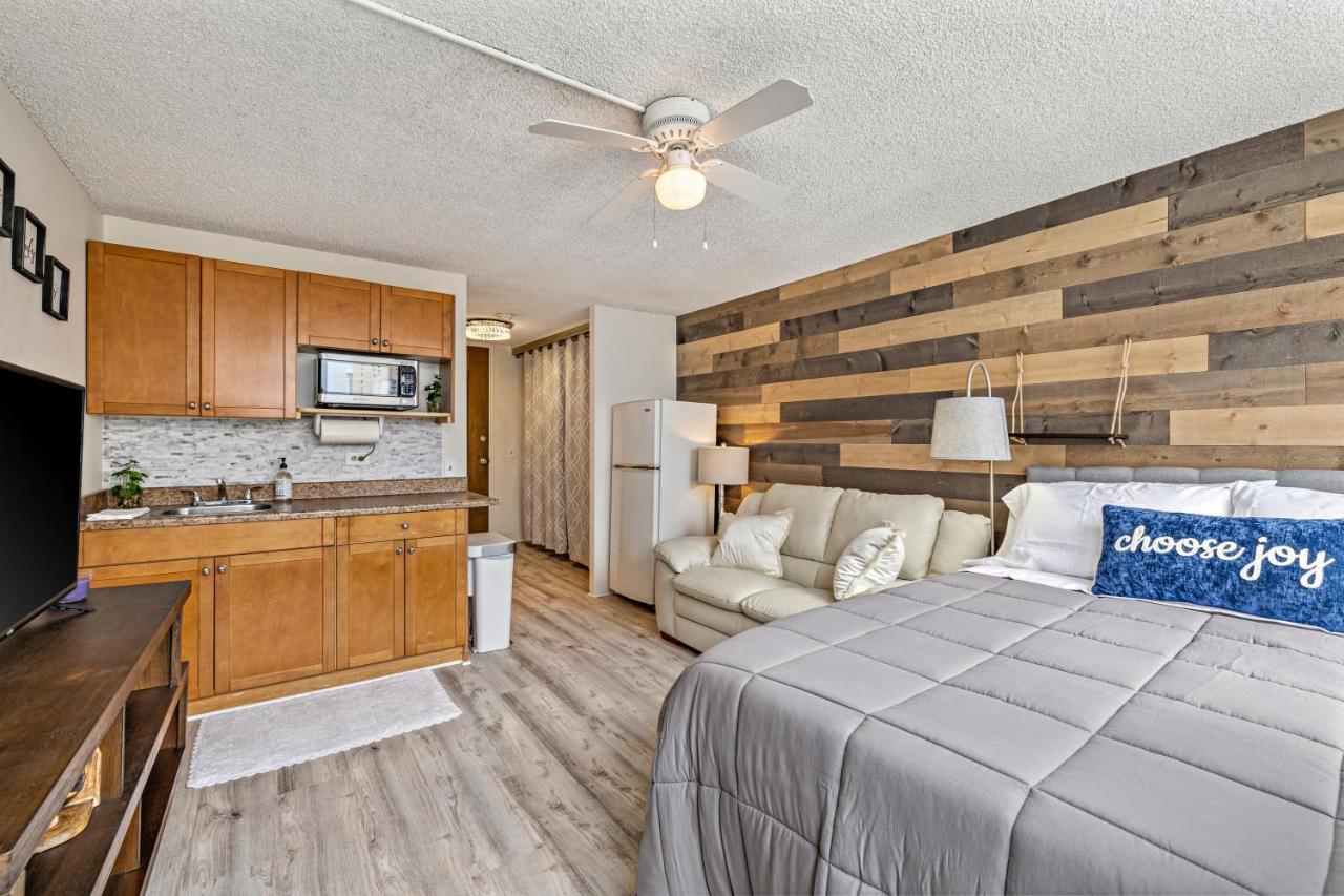 Modern Waikiki Condo Perfect For Beach Getaway! 檀香山 外观 照片