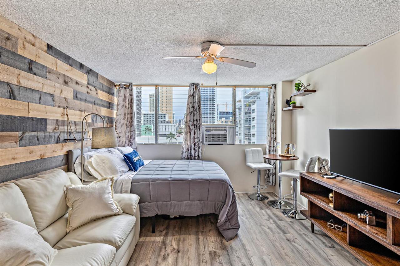 Modern Waikiki Condo Perfect For Beach Getaway! 檀香山 外观 照片