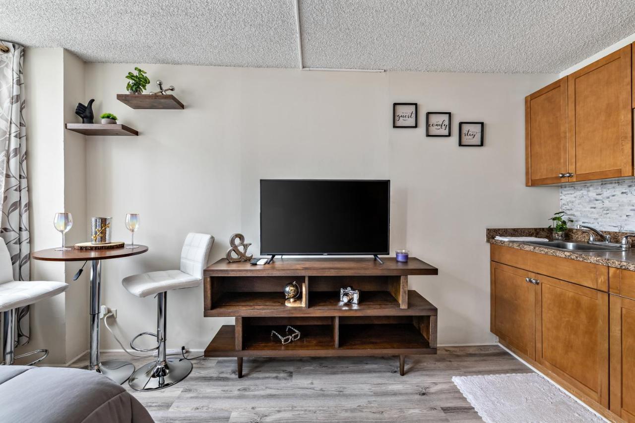 Modern Waikiki Condo Perfect For Beach Getaway! 檀香山 外观 照片