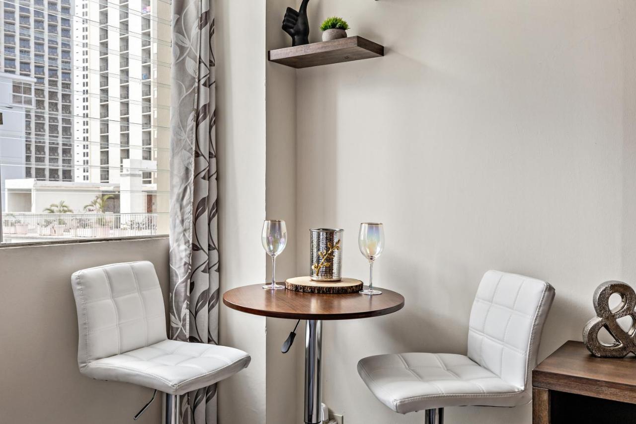 Modern Waikiki Condo Perfect For Beach Getaway! 檀香山 外观 照片